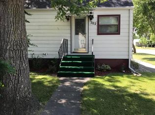 702 S 16th St, Grand Forks, ND 58201
