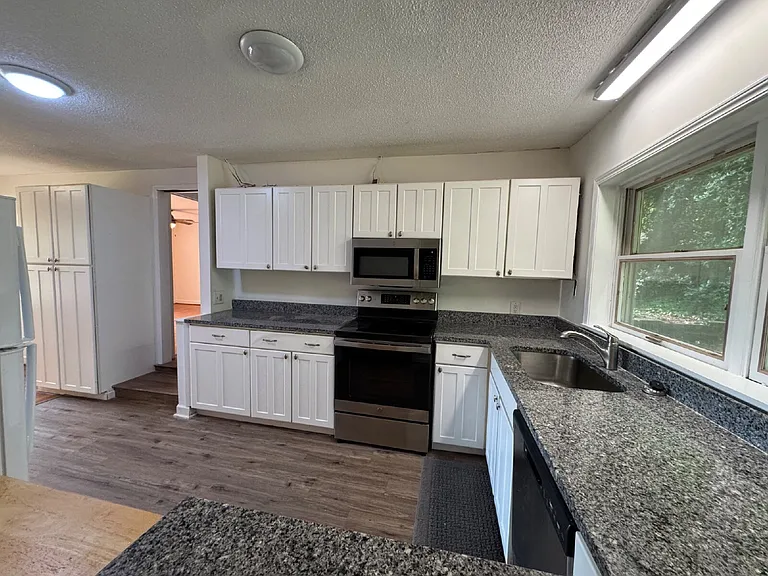 102 Broad St — Photo 3