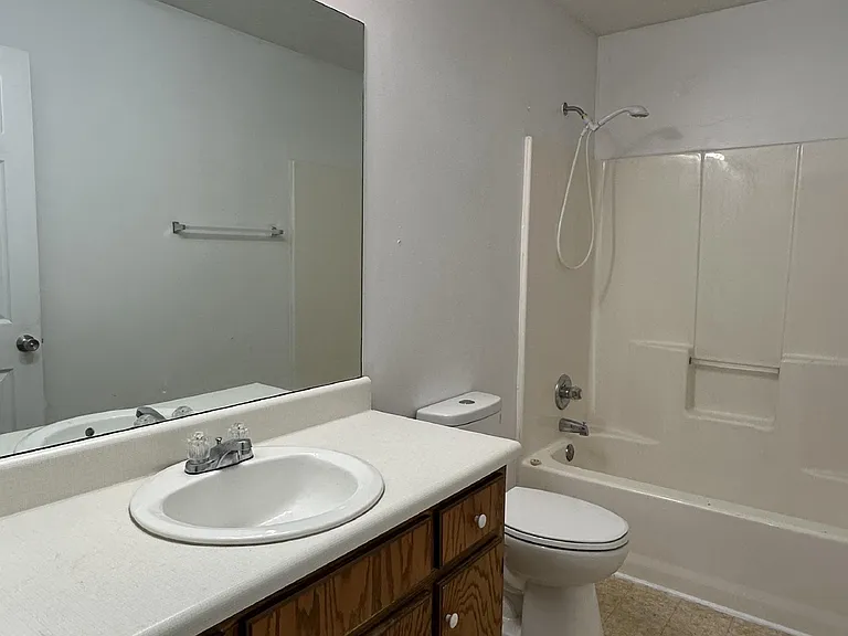 4801 Victoria Ct — Photo 8