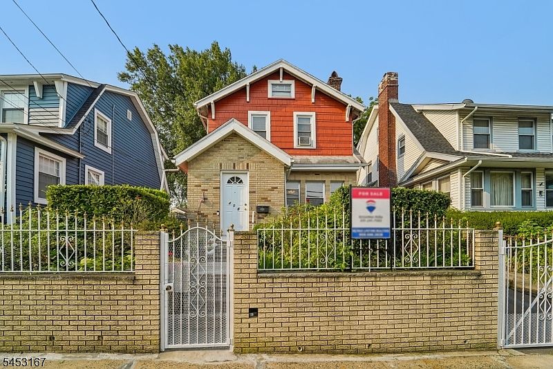 1st image of 406 3Rd Ave W