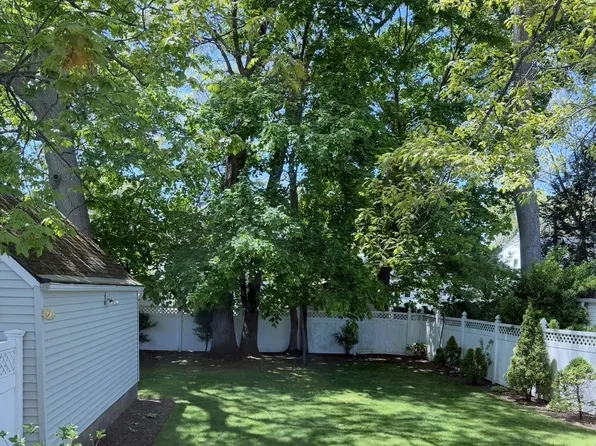 (undisclosed Address), Merrick, NY 11566