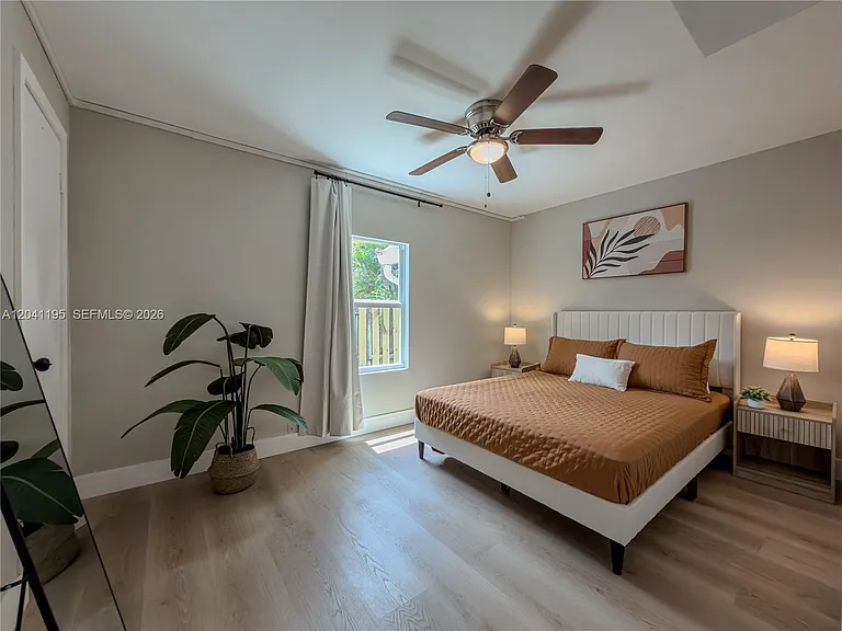 1813 SW 10th St — Photo 11
