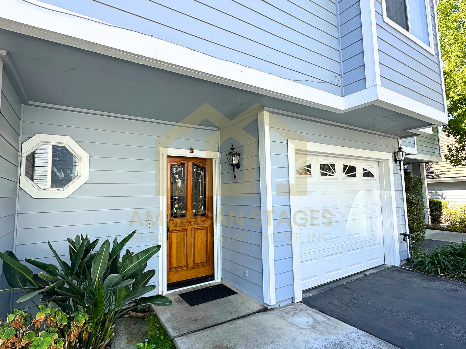 1686 Eucalyptus Drive - B — Photo 2