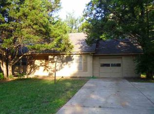 2133 SW Plass Ave, Topeka, KS 66611