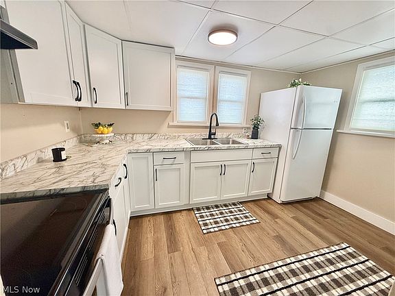 5th image of 307 Spring St