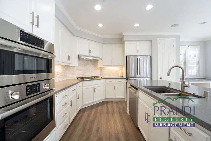 4 bed, 3.0 bath, 2917 sqft, $6,500 — Photo 4