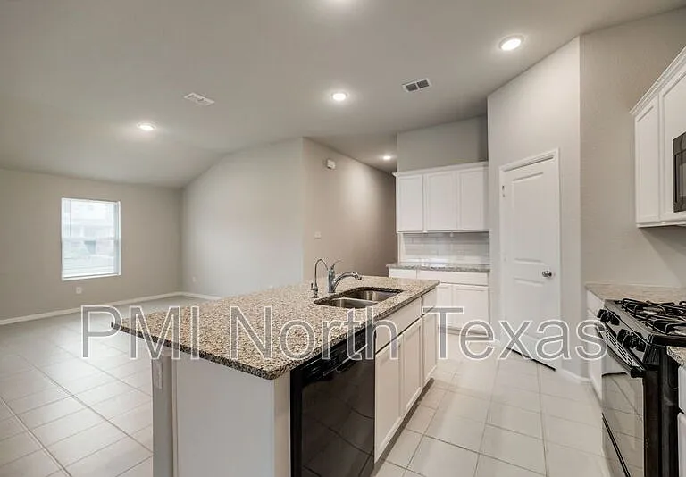 4544 Hemingway Ave — Photo 9