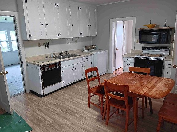 3rd image of 18 Spruce St