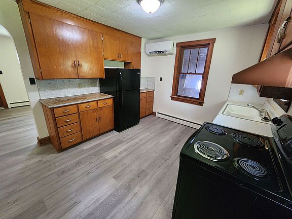 3rd image of 739 1/2 Blanchard Ave