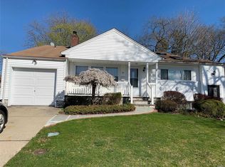 27 Elderberry Rd, Syosset, NY 11791