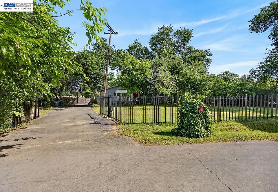 1st image of 3590 Park Rd