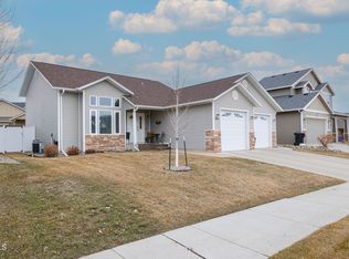 1906 Timbers St W, Williston, ND 58801