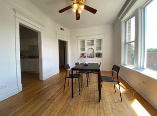 922 W Addison St APT 3, Chicago, IL 60613