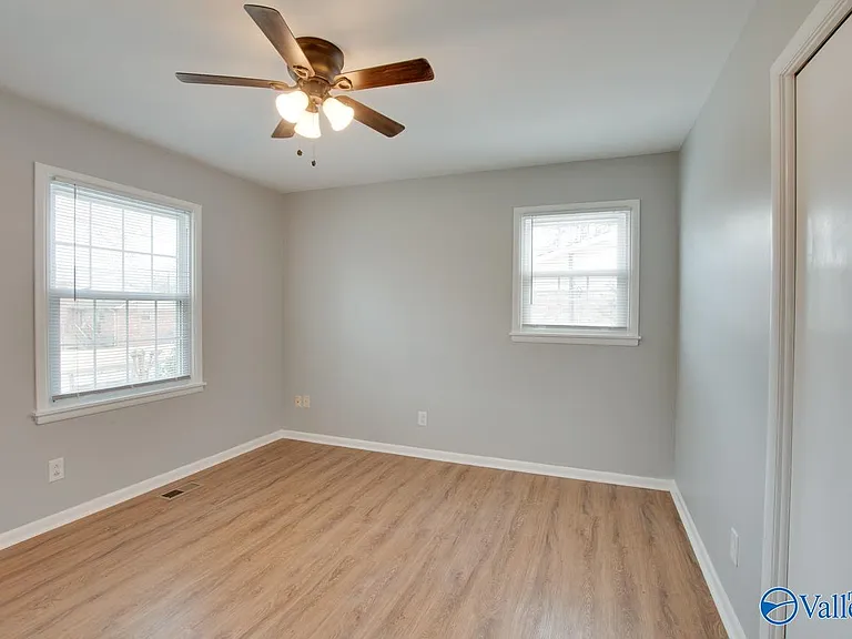 9802 Dolphin Dr SE — Photo 13