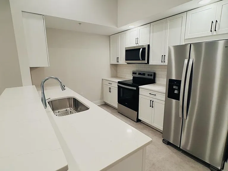 305 W 4th St — Photo 10