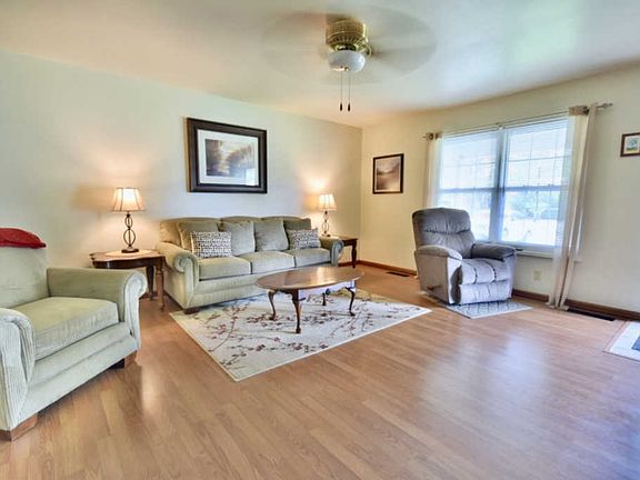 2nd image of 3008 Saratoga Dr