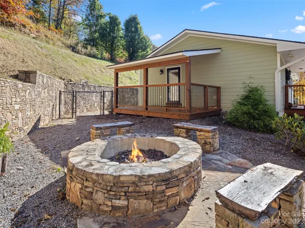 24 N Hill St, Waynesville, NC 28786