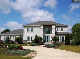 3372 Crestwood Cir, Cuyahoga Falls, OH 44223