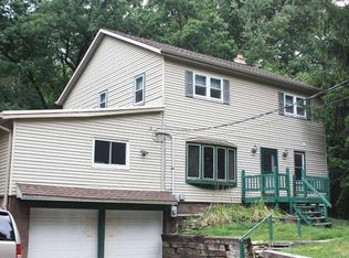 W294N3079 Bittersweet Ln, Pewaukee, WI 53072