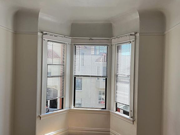 4th image of 1043 Montgomery St