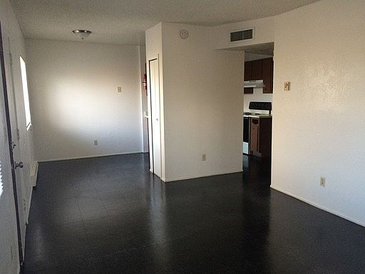 3rd image of 2712 N Fritz Dr
