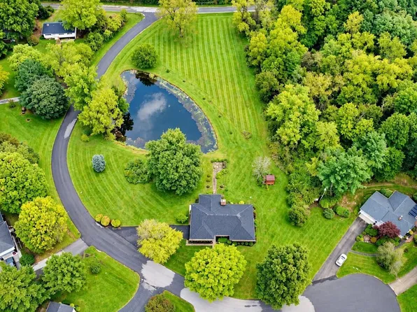 45 Pine Village Dr, Granville, OH 43023