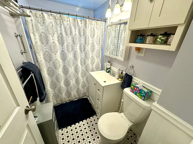 Full Bathroom