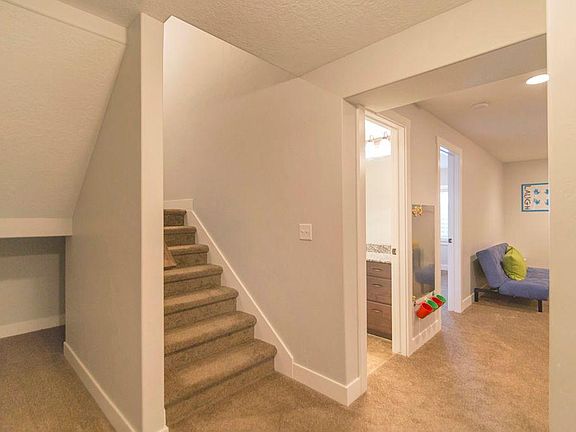 4th image of 229 E Bridgewater Ln