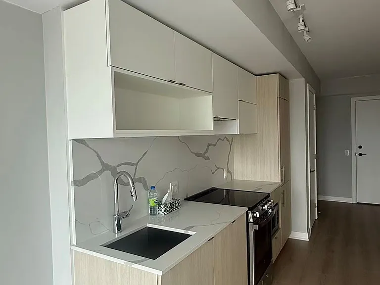 100 Queen St E #2107 — Photo 4
