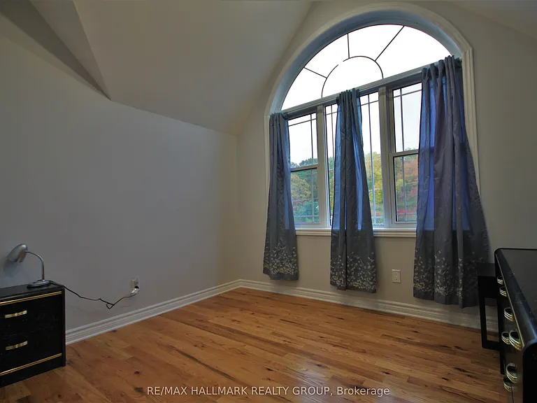 768 Usborne St #7 — Photo 16