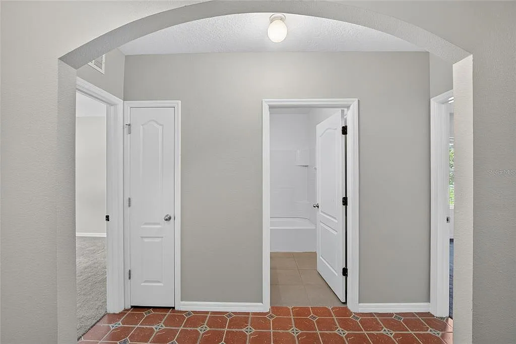 3 bed, 2.0 bath, 1676 sqft, $2,350 — Photo 3