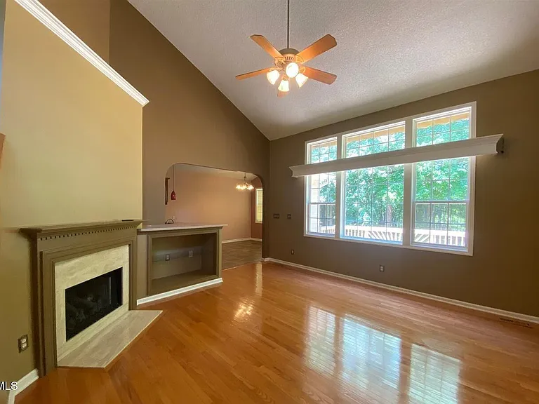 3117 Cregler Dr — Photo 4