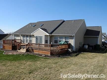 Huge deck
						:
						16' x 40' multi level deck