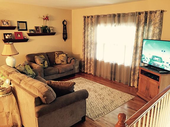 2nd image of 19 Heather Dr