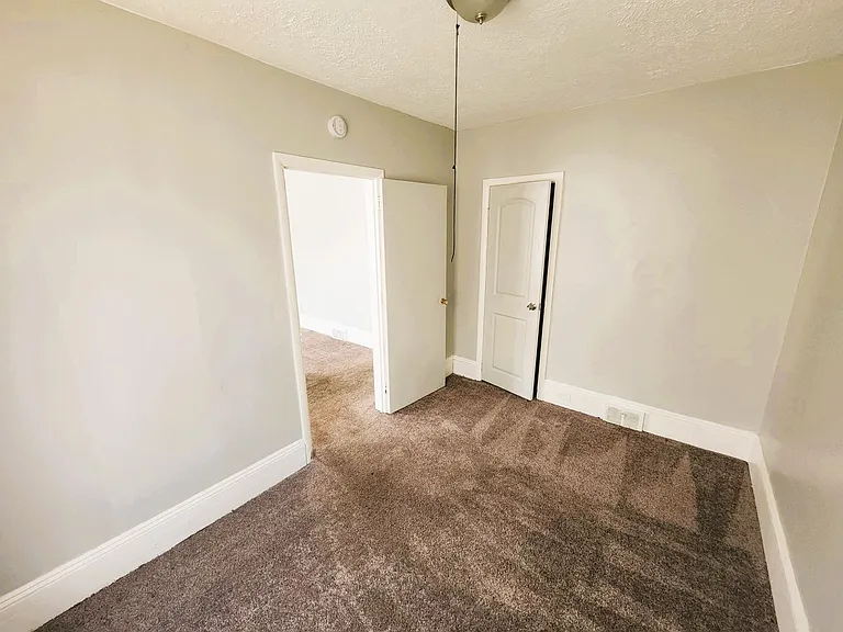 3658 E 54 ST — Photo 20