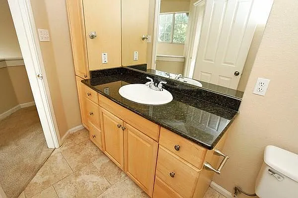 1719 Sylvan Drive - B — Photo 2