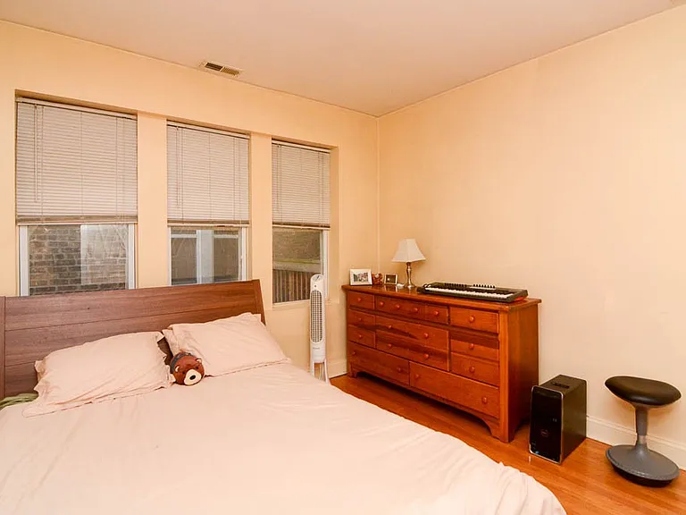6305 N Claremont Ave #3 — Photo 16