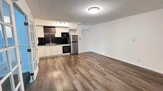 Beach Way Heights Unit — Photo 2