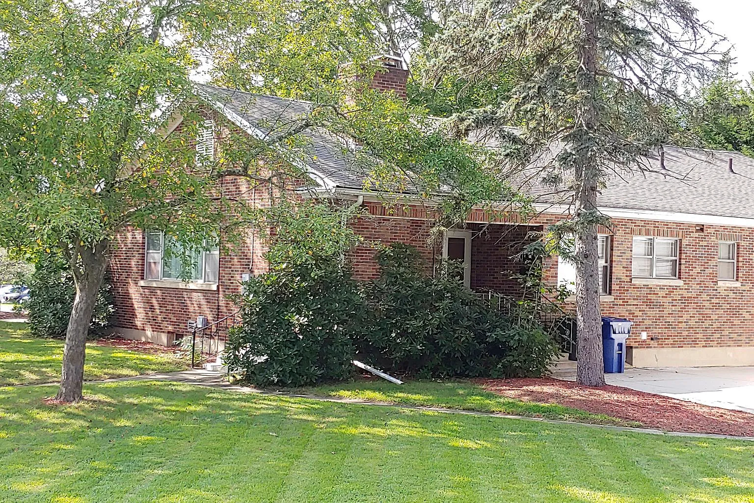 4 bed, $2,200 — Photo 2
