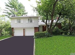 121 Ursula Dr, Roslyn, NY 11576