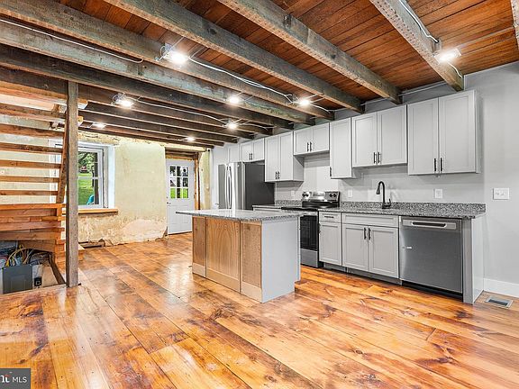 4th image of 69 Cromby Rd