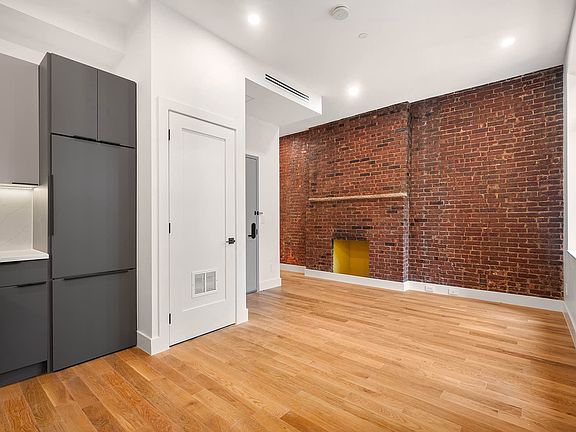 2nd image of 61 W 70th St APT 3