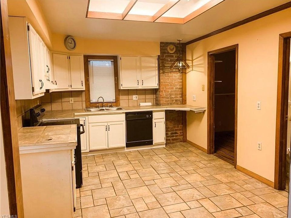1st image of 3880 E 57th St #A