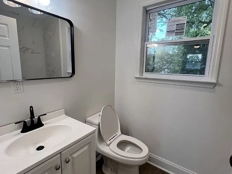 1500 Arlington Ave — Photo 2
