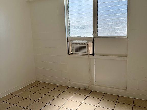 3rd image of 1096 S Beretania St #206