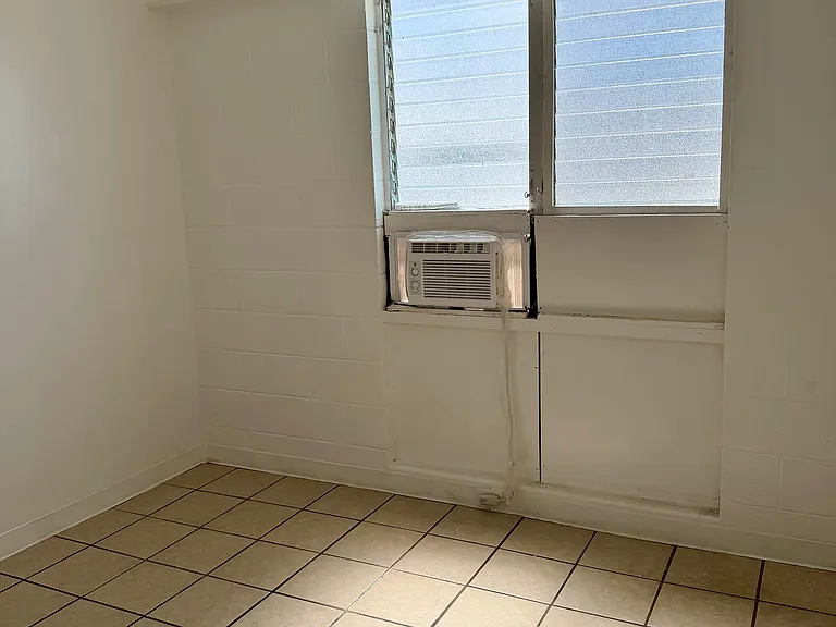 1096 S Beretania St #206 — Photo 3