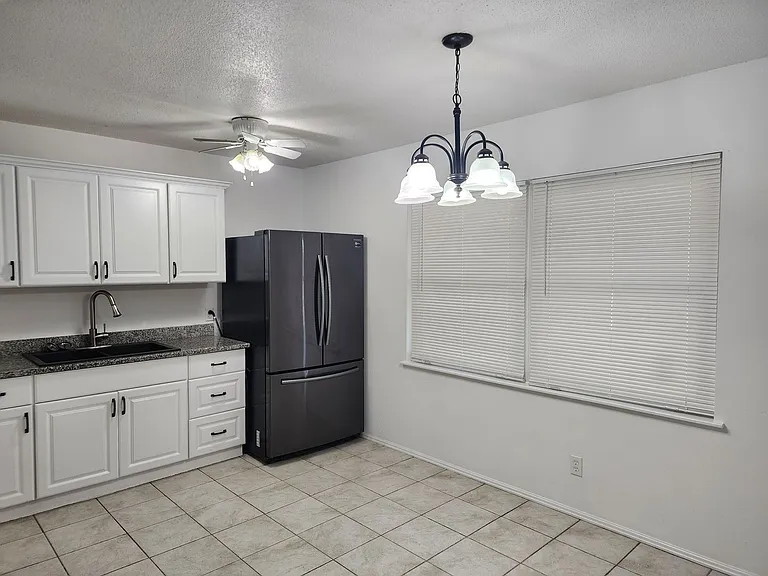1804 Arthur Ave — Photo 7