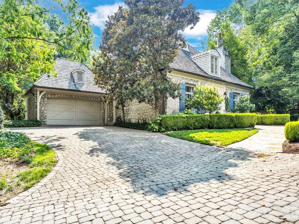 2214 La Maison Dr, Charlotte, NC 28226