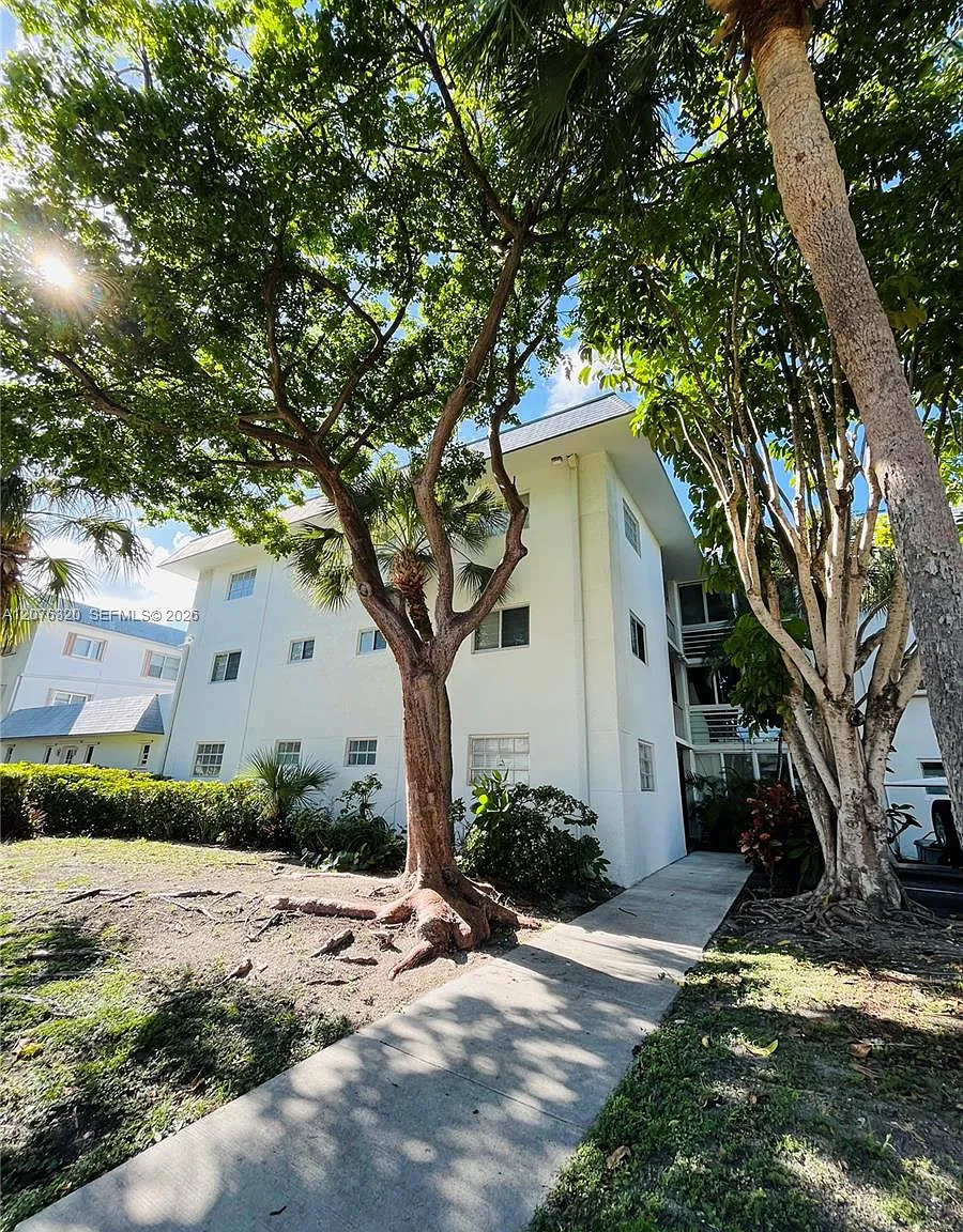 Key Biscayne Vi Condo — Photo 3