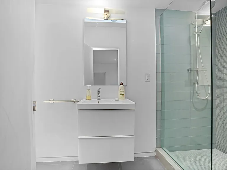 135 Middle Pond Rd — Photo 26